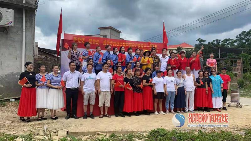 武冈市邓元泰镇马梓村自办歌舞庆祝中国共产党成立100周年