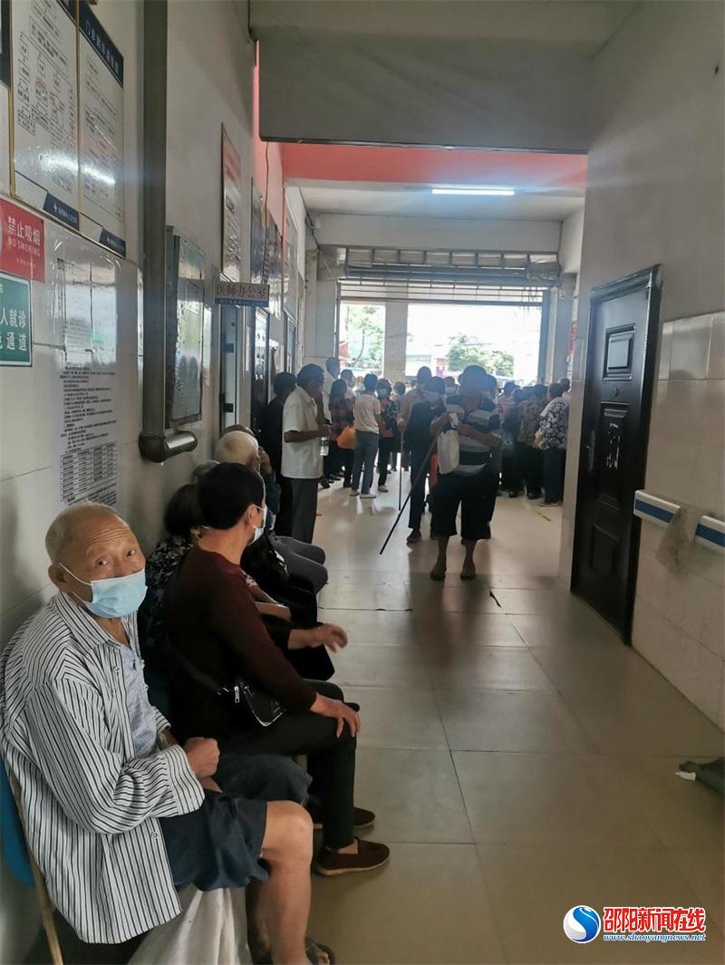 新宁县高桥镇中心卫生院开展糖尿病视网膜病变及白内障筛查义诊活动