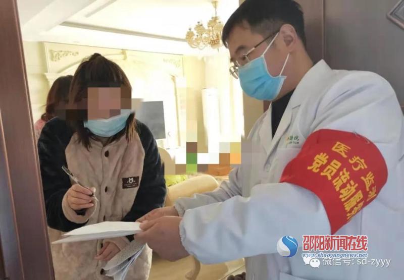 群众心中最美白衣天使 妻子眼中最帅抗“疫”逆行者