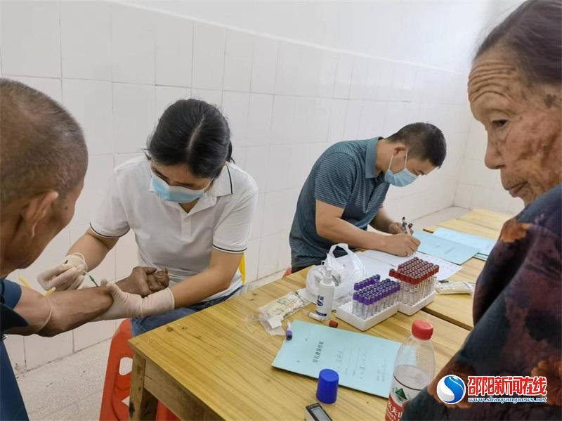 邵阳县皮肤病防治站为全县麻风病康复者开展免费体检慰问活动