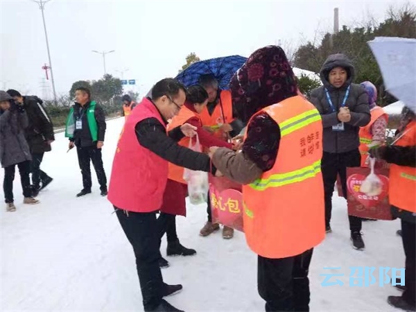 迎战冰冻雨雪天气，邵阳民政在行动