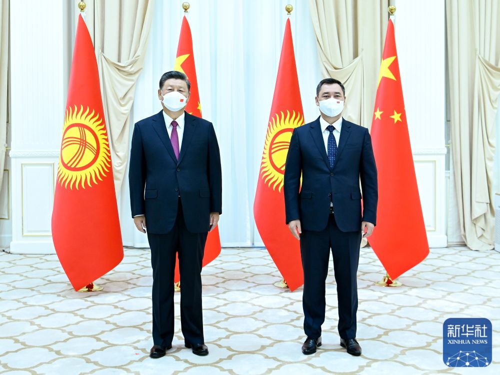 习近平会见吉尔吉斯斯坦总统扎帕罗夫